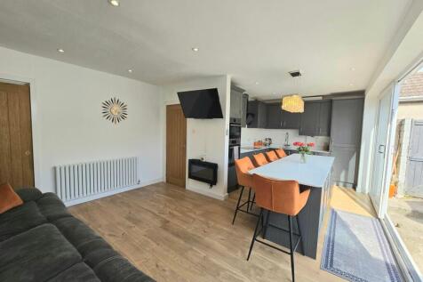 OPNE PLAN KITCHEN/LIVING