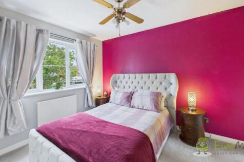 CAM02351G0-PR0073-STILL028