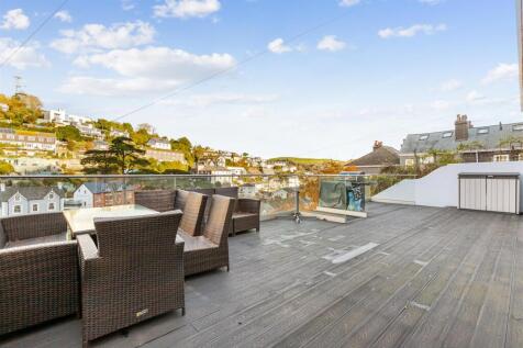 A06 - 73b South Ford Road, Dartmouth - 251120.jpg