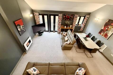 LIVING/DINING ROOM