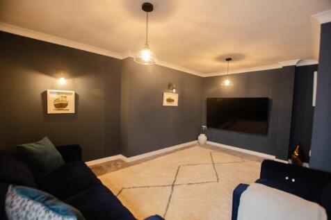 12 Royffe Way Bodmin 01208 74182-11