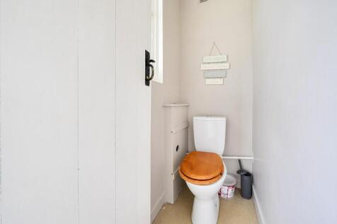 Toilet.jpg