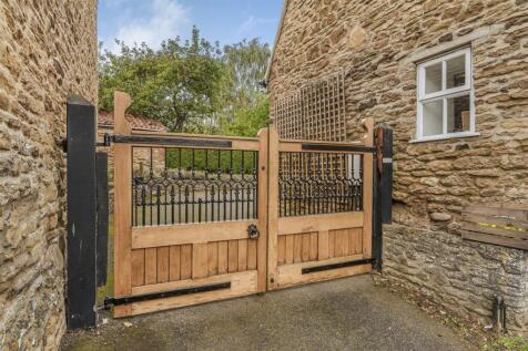 The Old House, Hannington