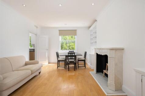 A bright and well-presented two-bedroom apartment situated on the second floor of a period conversion in the sought-after South Hampstead Conservation Area, conveniently located within walking distanc