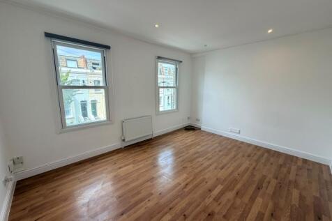 Sharers Welcome — Introducing a beautifully presented two/three bedroom, spacious split level apartment on the highly sought after Kilmaine Road in Fulham. Tucked away on a peaceful residential street
