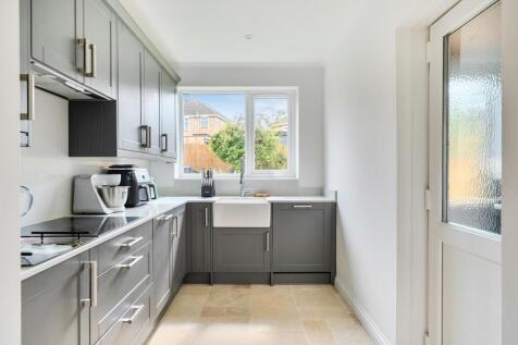 Kitchen 2.jpg
