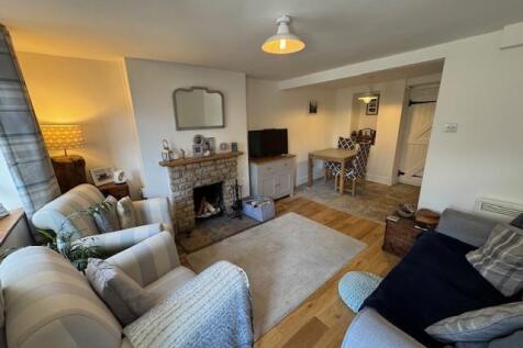 SITTING/DINING ROOM