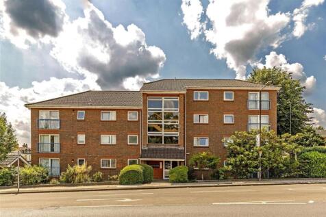 A bright one bedroom ground floor apartment with allocated parking space in well maintained block. Redecorated throughout with new flooring, the flat offers a lounge overlooking the communal gardens w