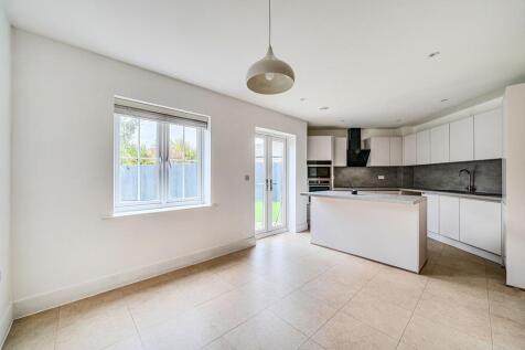 Kitchen/ Dining Room