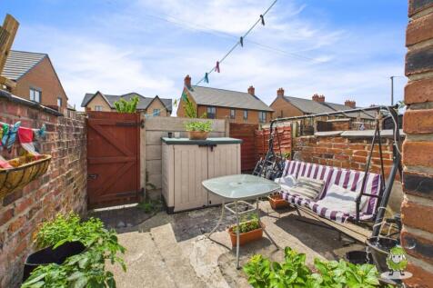 Rear yard - Charlotte Thomasson Ewemove Whitchurch