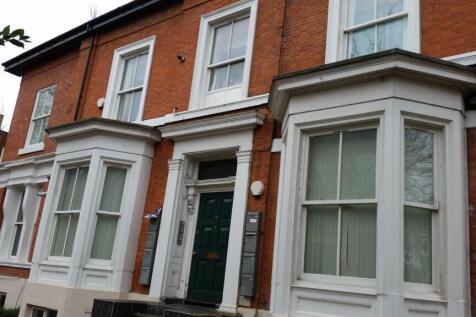 ++STUDENTS++ REDUCED 4 double bedrooms with and one bathroom with shower over bath. Fully integrated kitchen with large lounge/dining area. Laminate floors. Second floor. Off road parking. Available J
