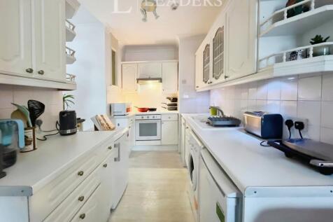 4bac7182-kitchen