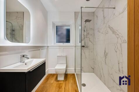 Bedroom one en suite