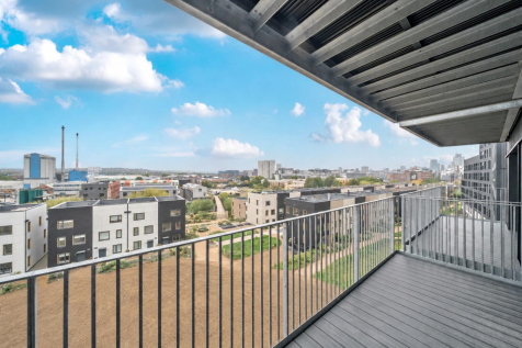 Vision Properties are delighted to present this one bedroom apartment with balcony at District Lofts in the award-winning riverside development, Climate Innovation District.