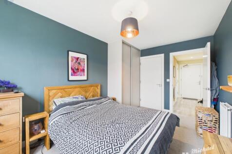 CAM03218G0-PR0568-STILL002