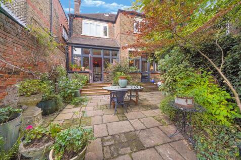 Landscaped south/west facing garden