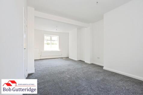 OPEN PLAN LOUNGE / DINING ROOM