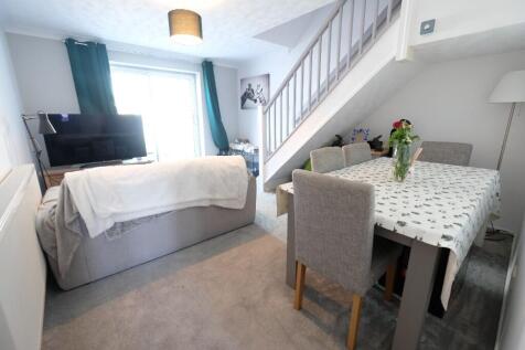 SITTING/DINING ROOM
