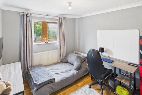 CAM04233G0-PR0027-STILL035