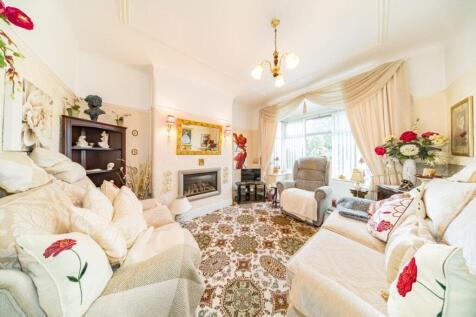 5 Portico Avenue sitting room.jpg