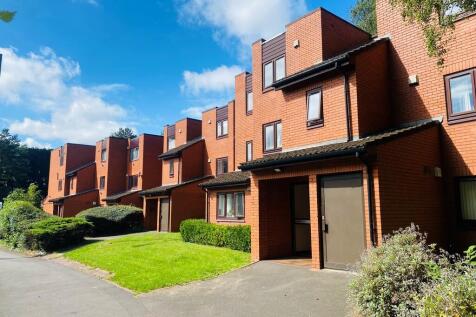 A well presented one double bedroom apartment available NOW! This spacious, ground floor apartment offers both modern kitchen and bathroom, fully furnished and 2 parking spaces! The apartment benefits