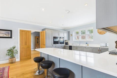 CAM04024G0-PR0028-STILL011