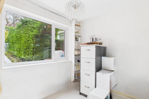 9. CAM01984G0-PR0536-STILL010