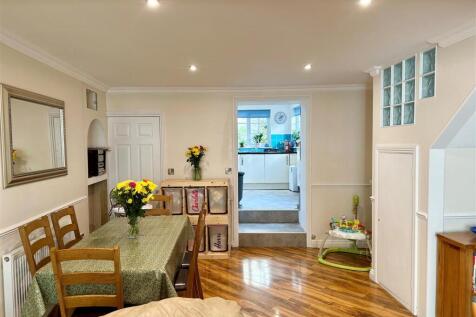 Dining Area 2.jpg