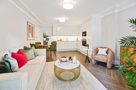 St Georges Court is an elegant Edwardian building with a sweeping private garden for the exclusive enjoyment of residents. Situated In the heart of residential Kensington and only a short walk from Gl