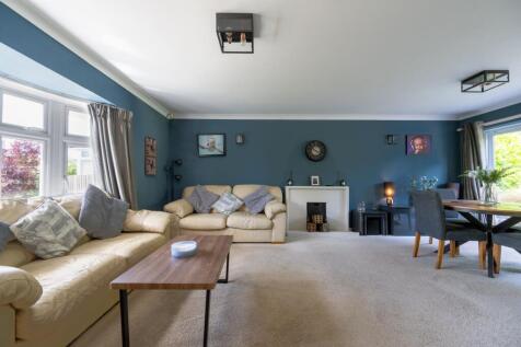 Double Aspect Lounge and Dining Room