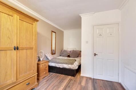 Bedroom 1_2.jpeg