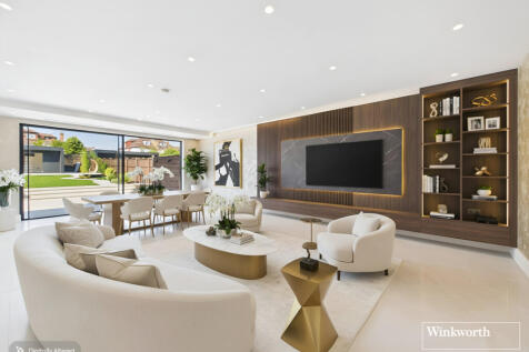 Living Room / Dining