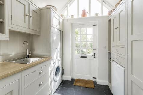 1 Knowle Hill, Hurley