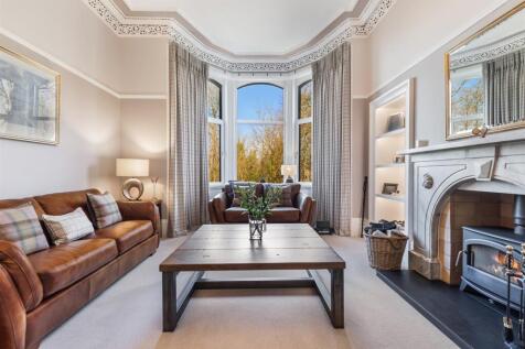 4 bed, 2 bath Detached in Glasgow - Photo 4