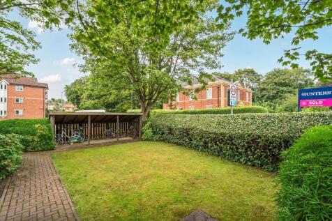 THIS MODERN TWO BEDROOM APARTMENT IS AN IDEAL LOCATION FOR THOSE LOOKING TO BE WITHIN WALKING DISTANCE TO WETHERBY TOWN CENTRE.