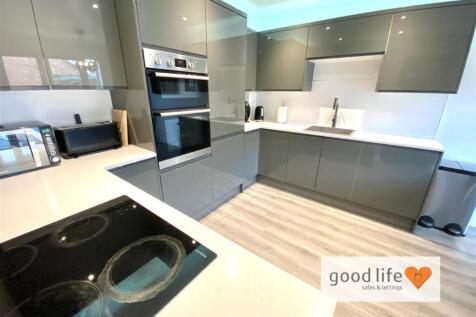 20251115_112128642_iOS122aylesfordmews.jpg