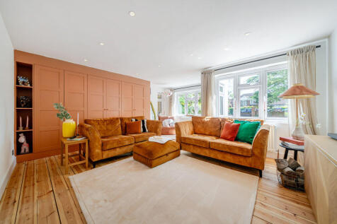 Lounge angle 1