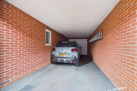 CAM03218G0-PR0735-STILL020