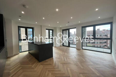A brand new two-bedroom, two-bathroom apartment within Emperor Point, part of Berkeley's award-winning Woodberry Down development, N4. Boasting an open-plan living space with floor-to-ceiling double-g