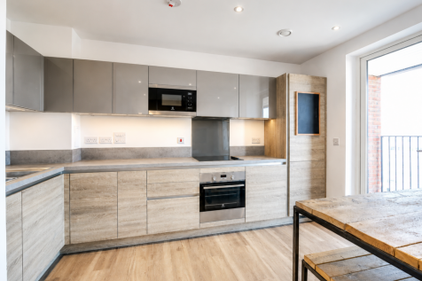 Stepney Marsh is pleased to present this modern one-bedroom apartment, set on the 12th floor of a well-positioned development on Edwin Street, E16. The property offers approximately 37 square metres o