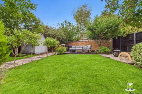 EweMove Basingstoke Avon Road Rear Garden