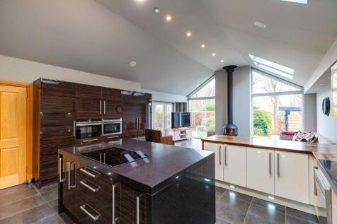 4 bed, 3 bath Detached in Glasgow - Photo 29
