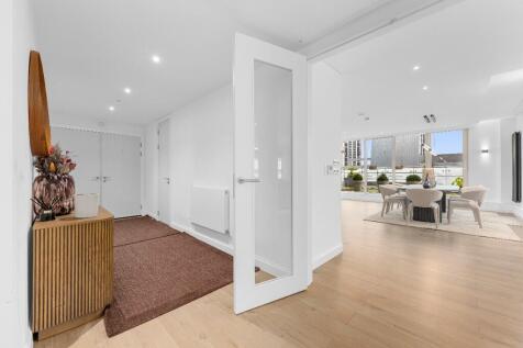 4 bed, 4 bath Apartment in Manchester - Photo 23