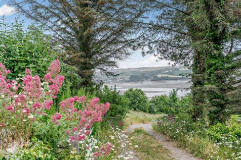 Path to optional garden area