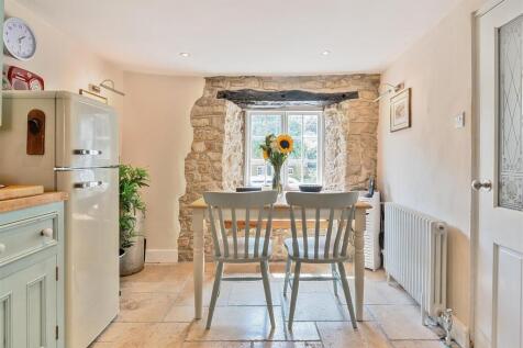 19 High Street, Greens Norton