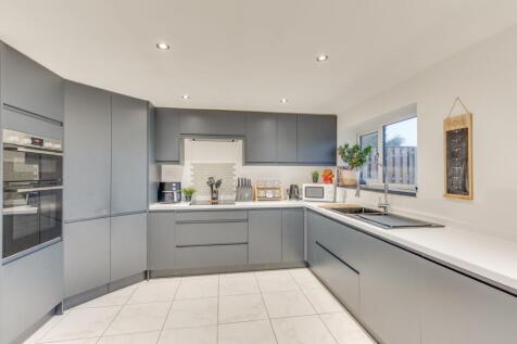 KITCHEN, DINER AND LIVING ROOM