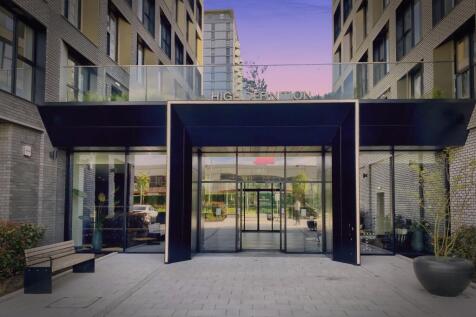 Immaculate one-bedroom flat to let in a contemporary Salford development, offering bright open-plan living with integrated kitchen, stylish bathroom, 24/7 concierge and extensive on-site amenities (ga