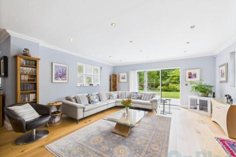 CAM04024G0-PR0028-STILL017