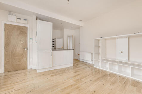 A bright one bedroom apartment with wooden flooring throughout located on North End Road, close to West Kensington station.