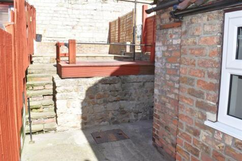 REAR ENCLOSED COURTYARD